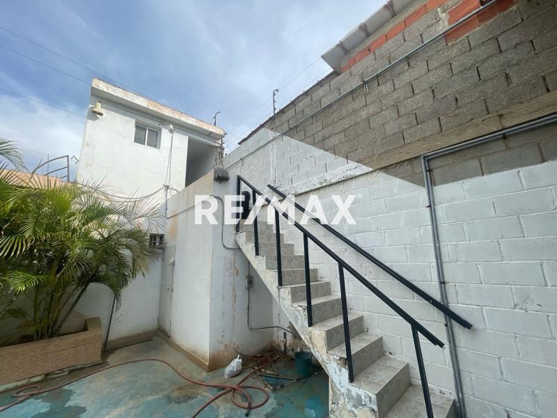 En Venta Local Industrial y Galpón Urb. Brisamar, Cardón, Carirubana, Falcón, 4154, VEN