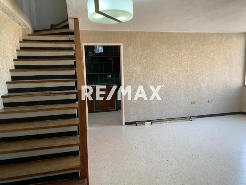 En Alquiler Apartamento Urb Santa Irene, Punto Fijo, Carirubana, Falcón, 4102, VEN