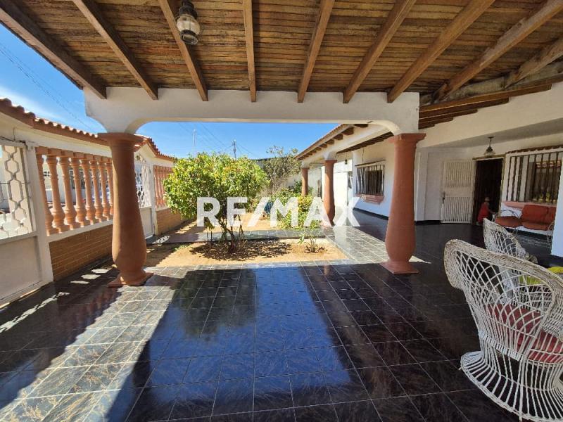 En Venta Casa o TownHouse Santa Irene