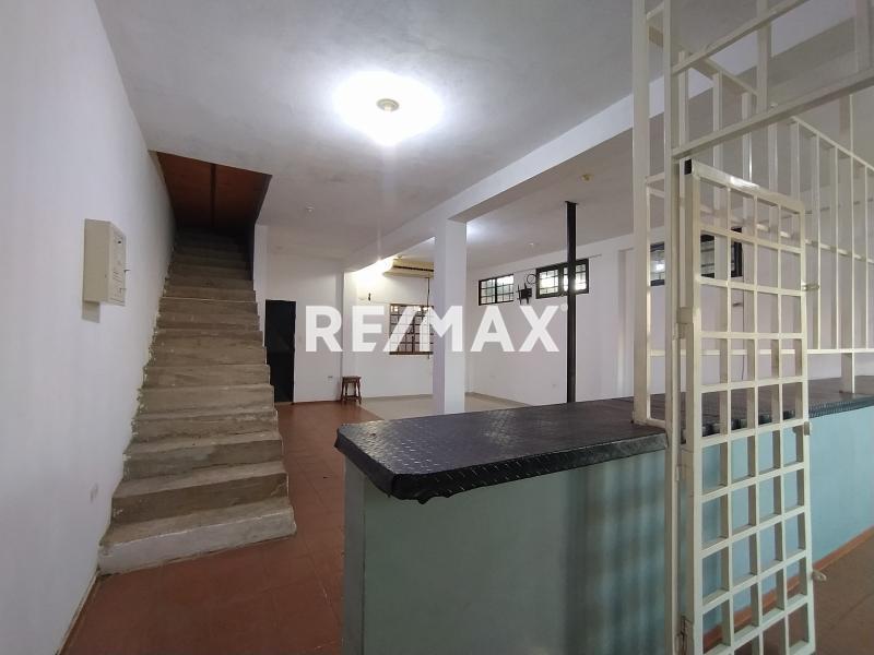 En Venta Local Comercial Calle Bachiller Peña, Urb. Puerta Maraven. Punto Fijo