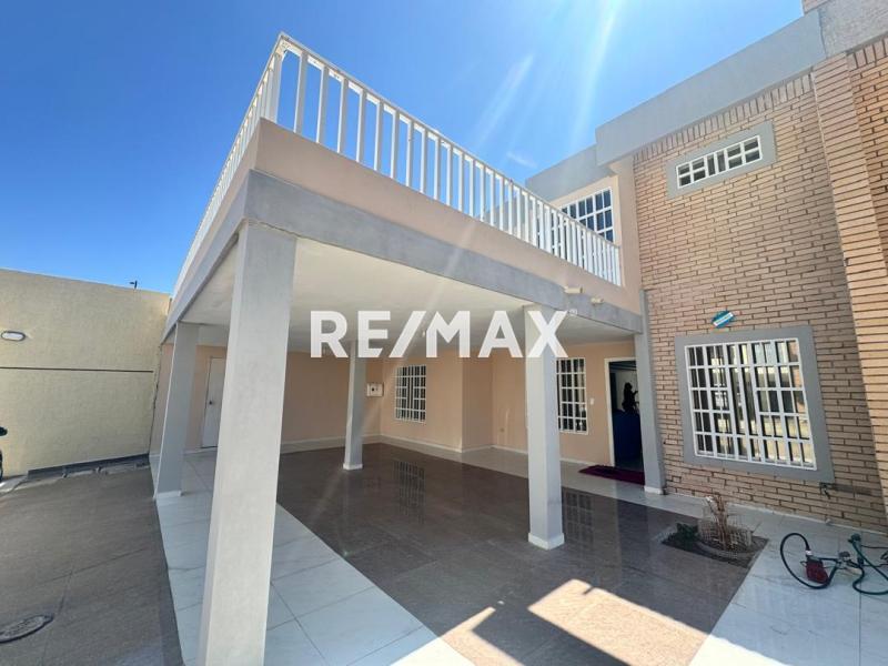 En Venta Casa o TownHouse PUERTA MARAVEN , CALLE SAN ROMAN