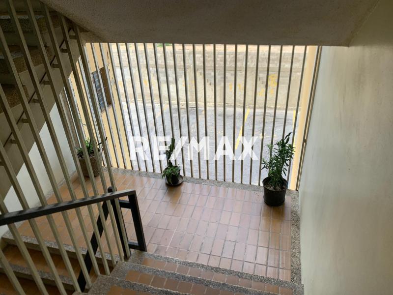 En Alquiler Apartamento Avenida Pumarrosa, Caja de Agua, Punto Fijo, Falcón, 4102, VEN