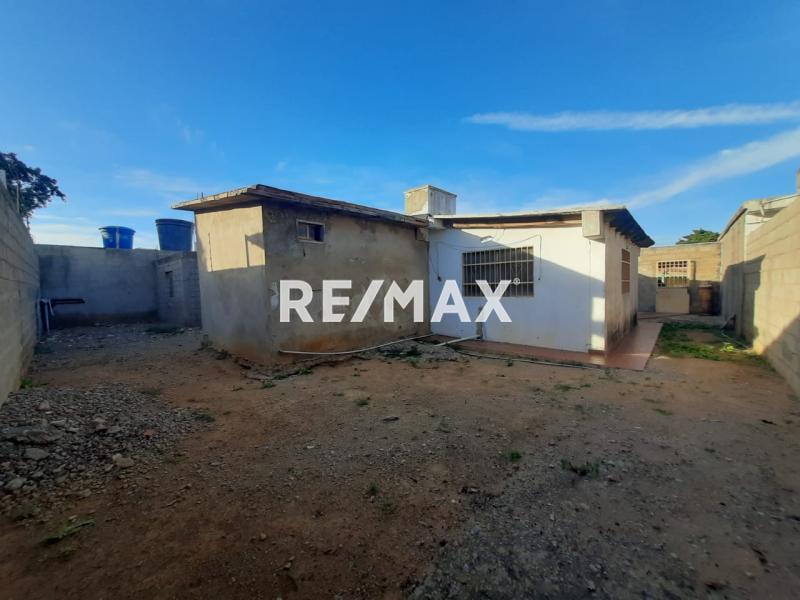 En Venta Casa o TownHouse PUERTA MARAVEN CALLE CURIMAGUA