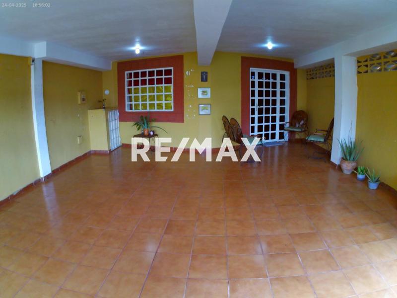 En Venta Casa o TownHouse PUERTA MARAVEN CALLE CURIMAGUA