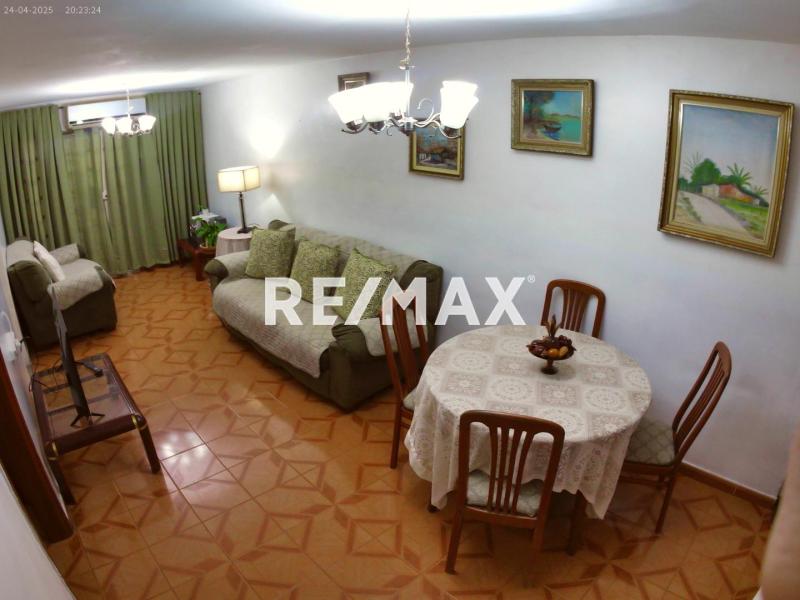 En Venta Casa o TownHouse PUERTA MARAVEN CALLE CURIMAGUA