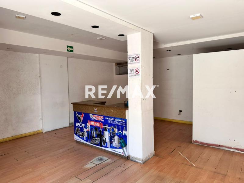 En Alquiler Local Comercial Avenida Bolivar, Centro, Punto Fijo, Falcón, 4102, VEN