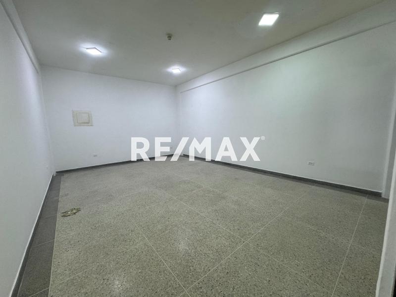 En Alquiler Local Comercial Avenida Bolivar, Centro, Punto Fijo, Falcón, 4102, VEN