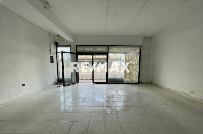 En Alquiler Local Comercial Avenida Bolivar, Centro, Punto Fijo, Falcón, 4102, VEN