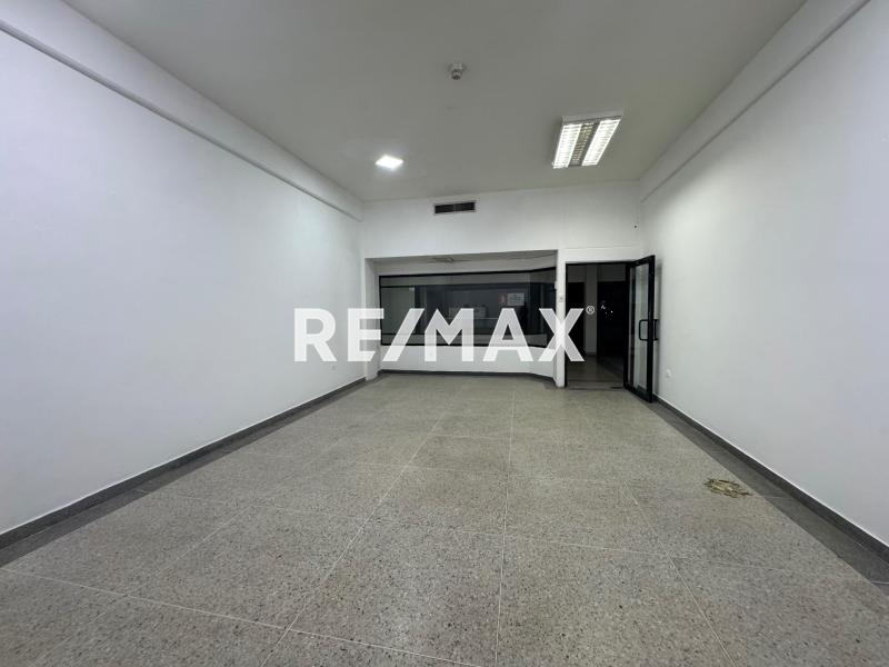 En Alquiler Local Comercial Avenida Bolivar, Centro, Punto Fijo, Falcón, 4102, VEN