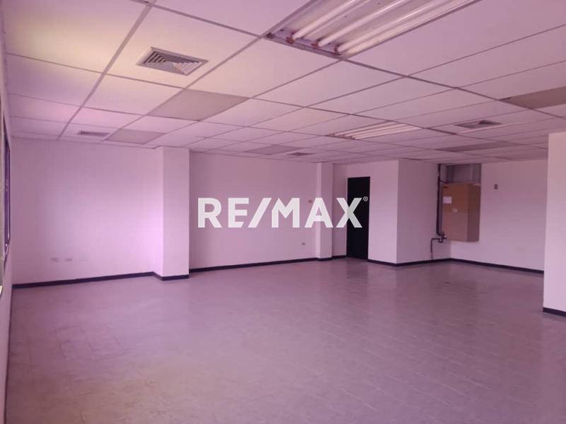 En Alquiler Local Comercial Avenida Pumarrosa, Caja de Agua, Punto Fijo, Falcón, 4102, VEN