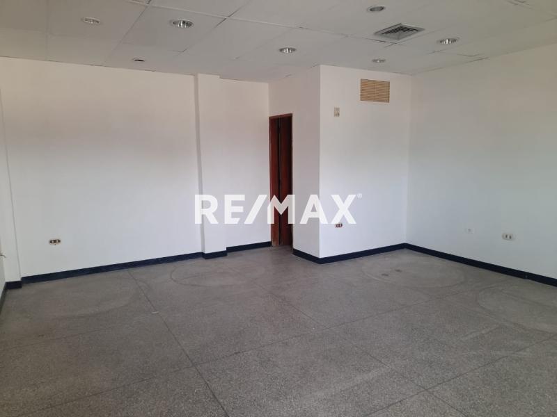 En Alquiler Local Comercial Avenida Pumarrosa, Caja de Agua, Punto Fijo, Falcón, 4102, VEN