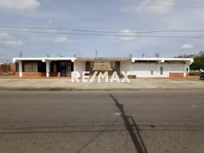 En Alquiler Local Comercial Avenida Pumarrosa, Caja de Agua, Punto Fijo, Falcón, 4102, VEN