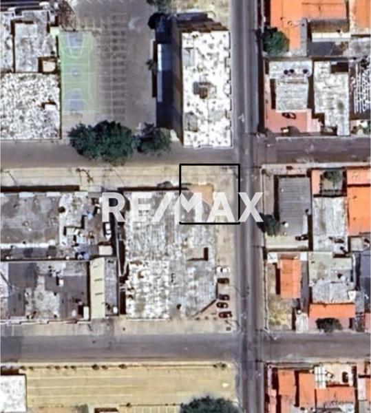 En Alquiler Local Comercial Urb. Santa Fe. Calle Arsenio Nava entre las Avenidas Jacinto Lara y Pumarosa  Punto Fijo Edo Falcon.