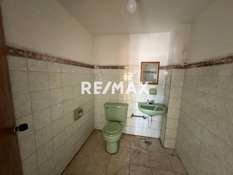 En Alquiler Local Comercial CALLE COMERCIO DE PUNTO FIJO