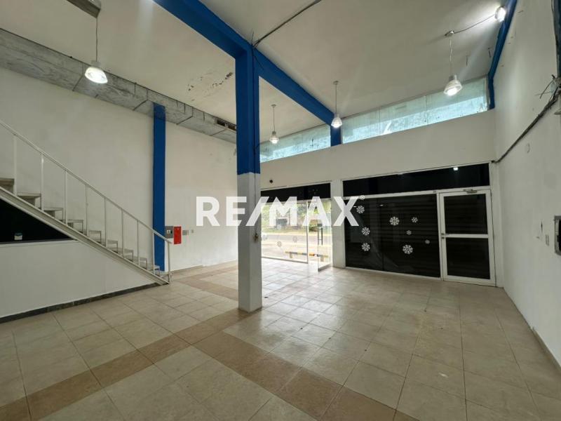 En Venta Local Comercial Avenida Ollarvides, Puerta Maraven, Cardón, Falcón, 4167, VEN
