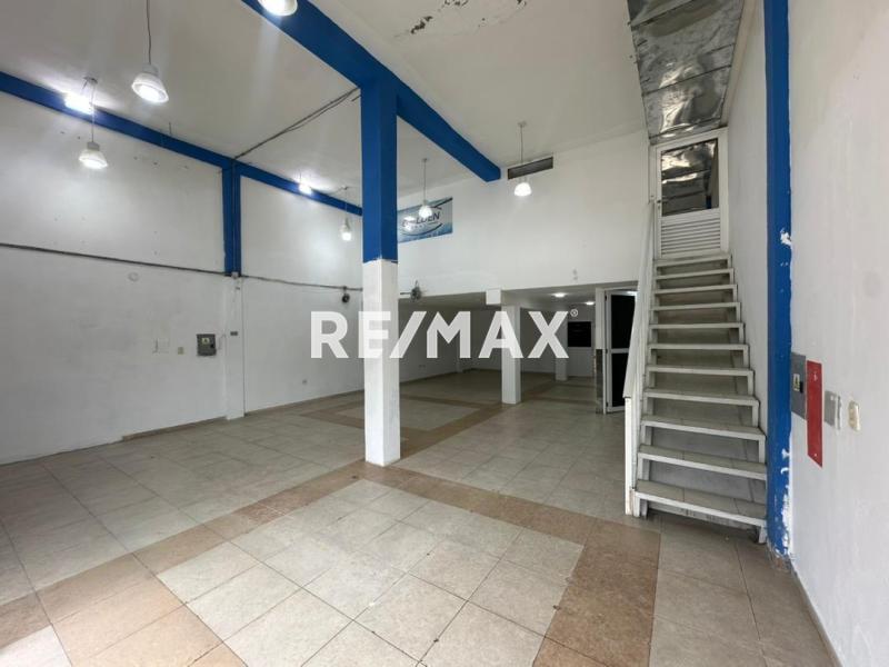 En Venta Local Comercial Avenida Ollarvides, Puerta Maraven, Cardón, Falcón, 4167, VEN