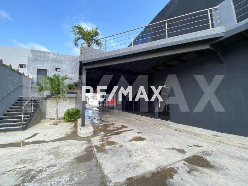 En Venta Local Comercial Avenida Ollarvides, Puerta Maraven, Cardón, Falcón, 4167, VEN