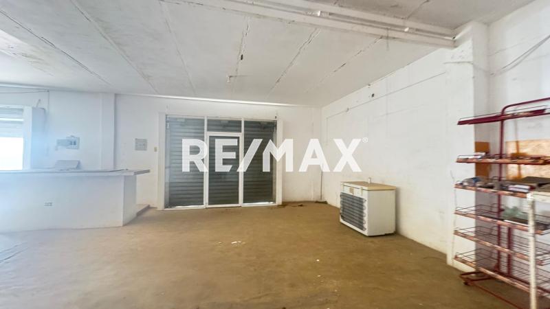 En Venta Local Comercial Avenida Ollarvides, Puerta Maraven, Cardón, Falcón, 4167, VEN