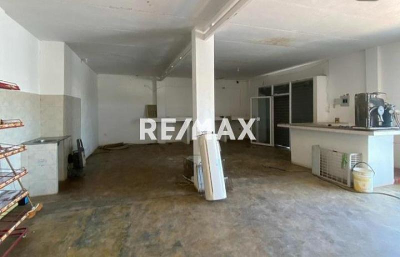 En Venta Local Comercial Avenida Ollarvides, Puerta Maraven, Cardón, Falcón, 4167, VEN