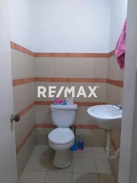 En Venta Local Comercial Avenida Ollarvides, Puerta Maraven, Cardón, Falcón, 4167, VEN