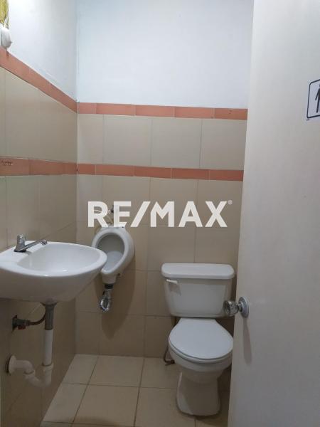 En Venta Local Comercial Avenida Ollarvides, Puerta Maraven, Cardón, Falcón, 4167, VEN