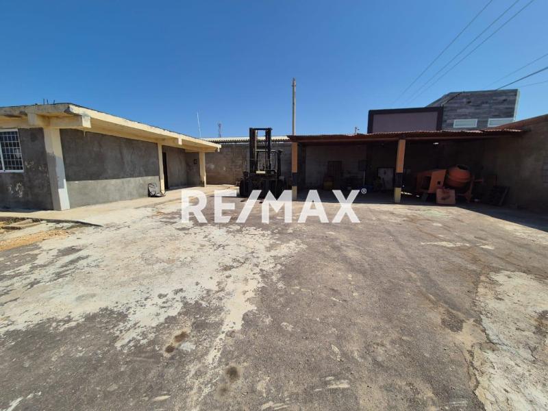 En Venta Local Industrial y Galpón Urb. Brisamar, Cardón, Falcón, 4154, VEN