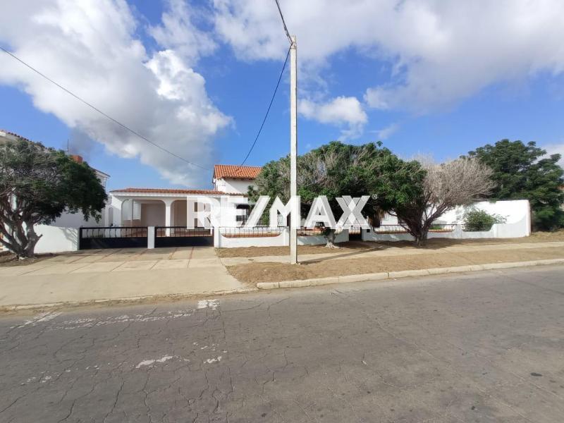 En Venta Casa o TownHouse Urbanización Judibana, Falcón, Venezuela.