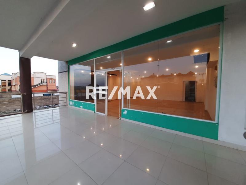 En Alquiler Local Comercial Santa Irene, C.C Punto Fijo Plaza, Punto Fijo, Municipio Carirubana del Estado Falcon, Venezuela.