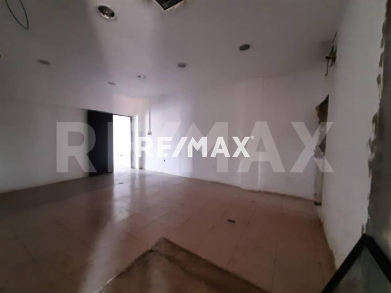 En Alquiler Local Comercial Santa Irene, C.C Punto Fijo Plaza, Punto Fijo, Municipio Carirubana del Estado Falcon, Venezuela.