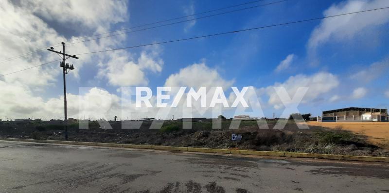 En Venta Terreno y Parcela Las Adjuntas, intercomunal Ali Primera, Punto Fijo, Municipio Carirubana del Estado Falcón, VEN