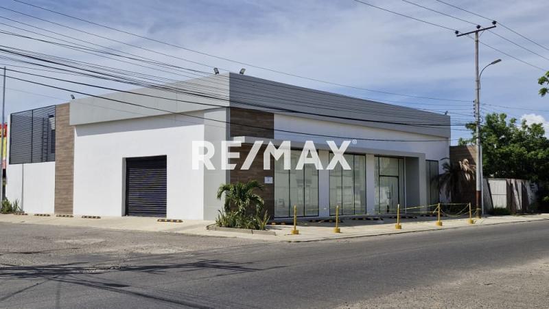 En Alquiler Local Comercial Avenida Ollarvides, Puerta Maraven, Cardón, Falcón, 4154, VEN