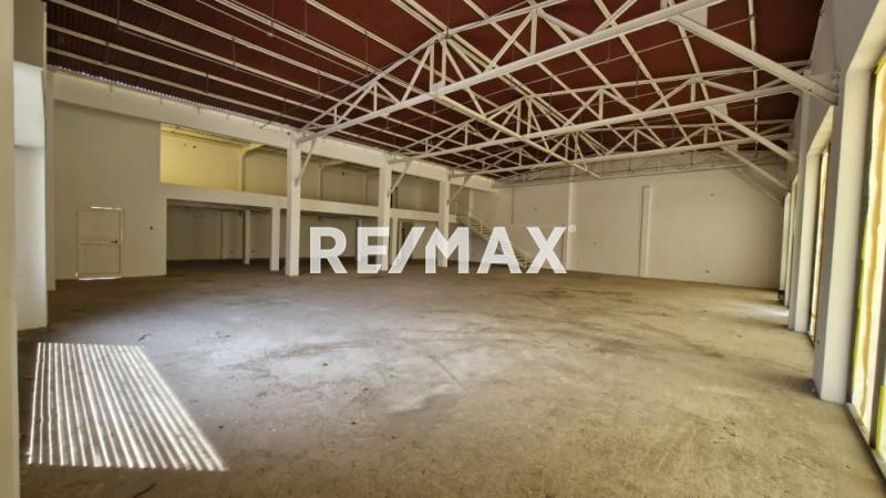 En Alquiler Local Comercial Avenida Ollarvides, Puerta Maraven, Cardón, Falcón, 4154, VEN