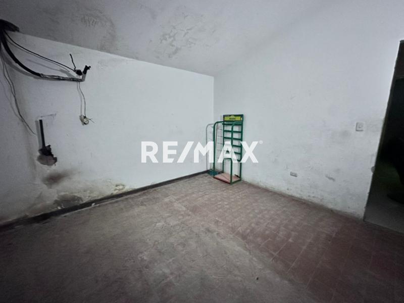 En Alquiler Local Comercial Avenida Ollarvides, Puerta Maraven, Cardón, Falcón, 4154, VEN