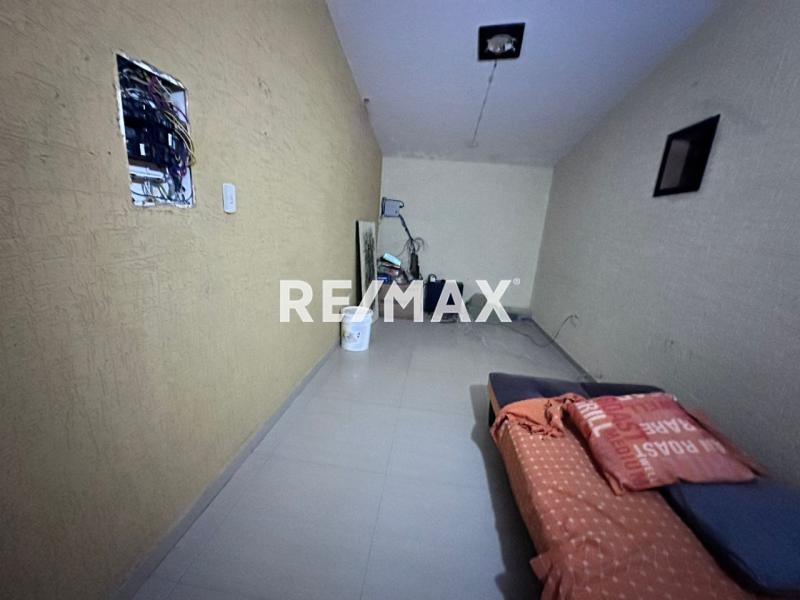 En Alquiler Local Comercial Avenida Ollarvides, Puerta Maraven, Cardón, Falcón, 4154, VEN