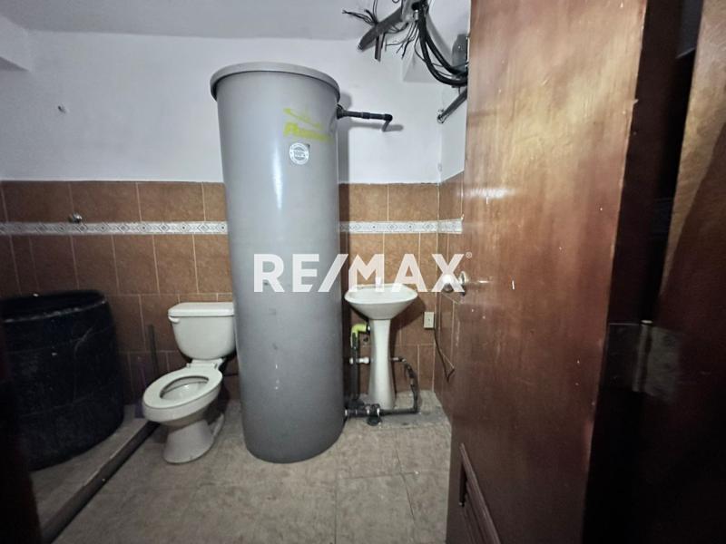 En Alquiler Local Comercial Avenida Ollarvides, Puerta Maraven, Cardón, Falcón, 4154, VEN