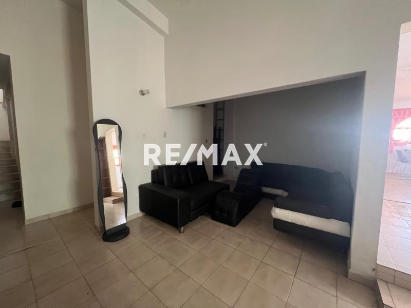 En Venta Casa o TownHouse Urb Santa Irene, Punto fijo