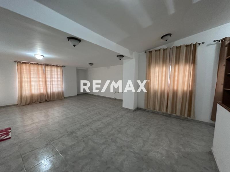 En Venta Casa o TownHouse Urb Santa Irene, Punto fijo