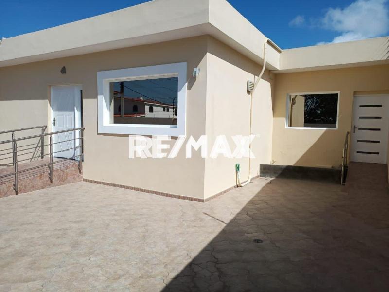 En Alquiler Casa o TownHouse Urbanización Casacoima.