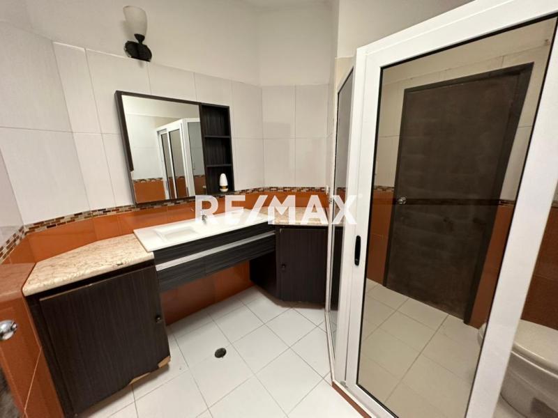 En Alquiler Casa o TownHouse Urbanización Casacoima.