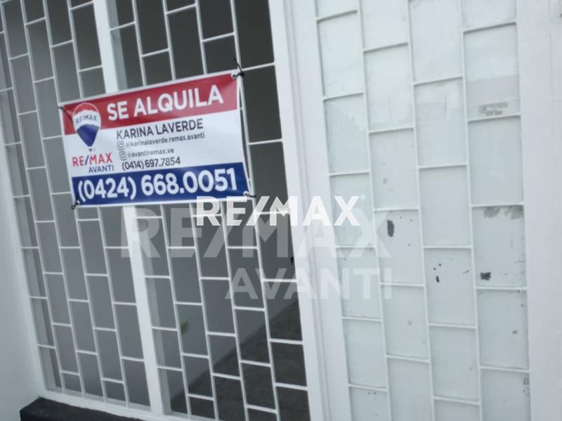 En Alquiler Local Comercial Calle Girardot, Centro, Punto Fijo, Falcón, 4102, VEN