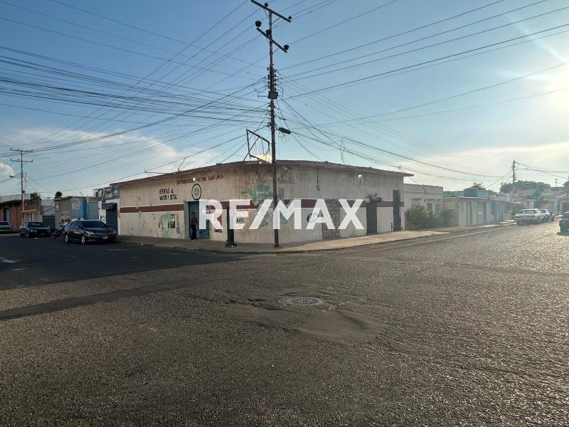 En Alquiler Local Comercial Calle Girardot, Centro, Punto Fijo, Falcón, 4102, VEN