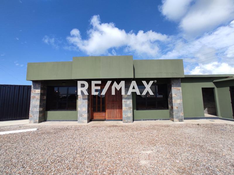 En Alquiler Local Industrial y Galpón Sector Ezequiel Zamora, Punto Fijo, Carirubana, Falcón, 4102, VEN