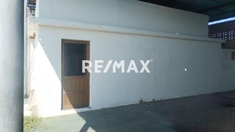 En Venta Local Industrial y Galpón CALLE ECUADOR , ENTRE LA CALLE ZAMORA Y CALLE GARCES PUNTO FIJO