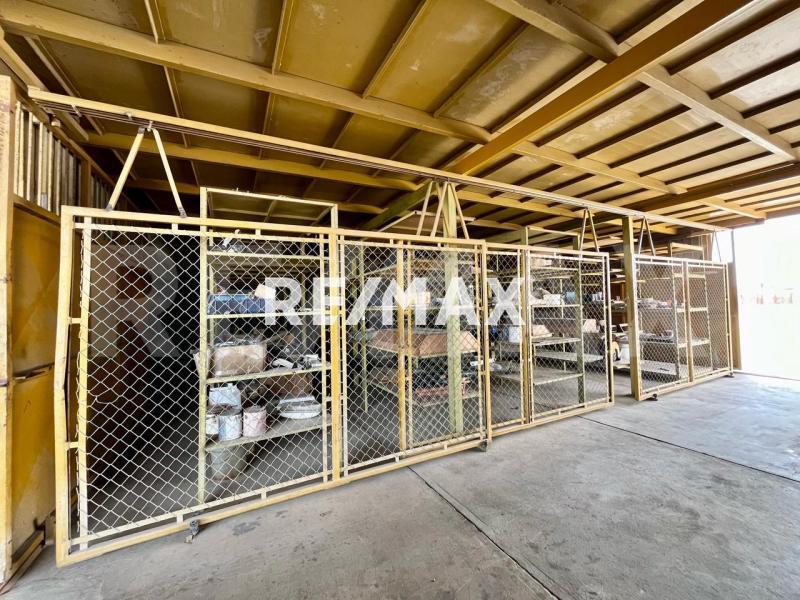 En Venta Local Industrial y Galpón CALLE ECUADOR , ENTRE LA CALLE ZAMORA Y CALLE GARCES PUNTO FIJO