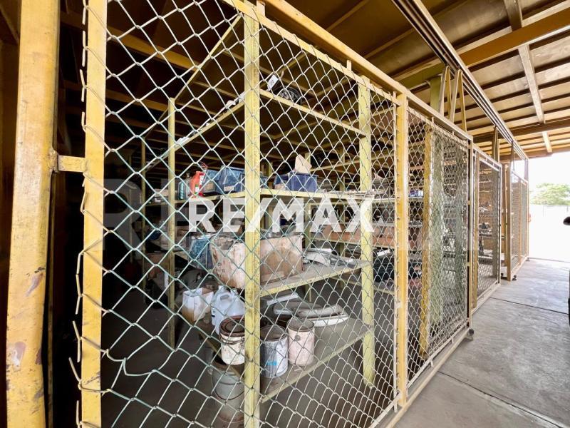 En Venta Local Industrial y Galpón CALLE ECUADOR , ENTRE LA CALLE ZAMORA Y CALLE GARCES PUNTO FIJO