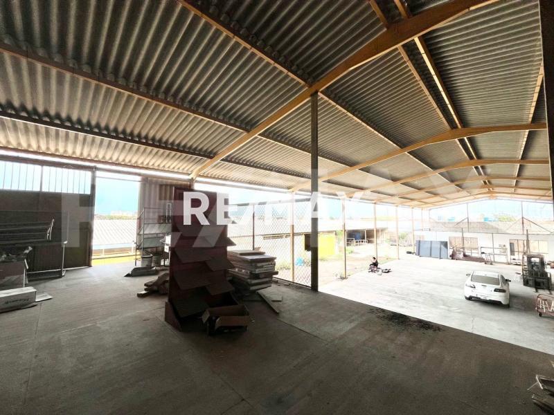 En Venta Local Industrial y Galpón CALLE ECUADOR , ENTRE LA CALLE ZAMORA Y CALLE GARCES PUNTO FIJO