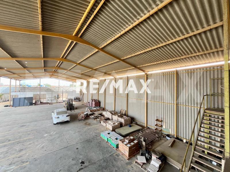 En Venta Local Industrial y Galpón CALLE ECUADOR , ENTRE LA CALLE ZAMORA Y CALLE GARCES PUNTO FIJO