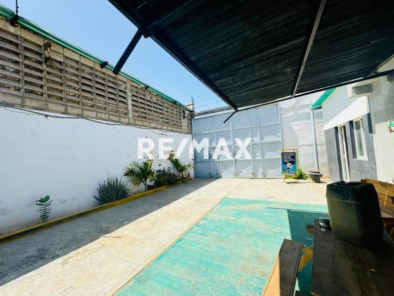 En Venta Local Industrial y Galpón Cujicana