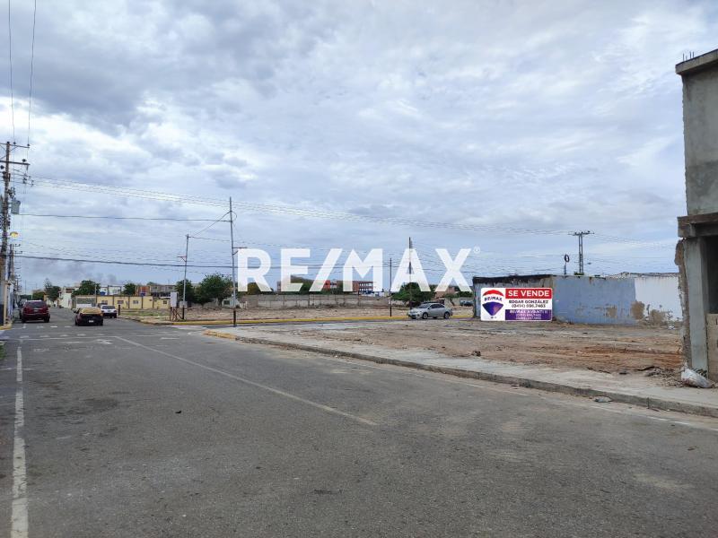En Venta Terreno y Parcela Avenido Jacinto Lara, Centro, Punto Fijo, Falcón, 4102, VEN