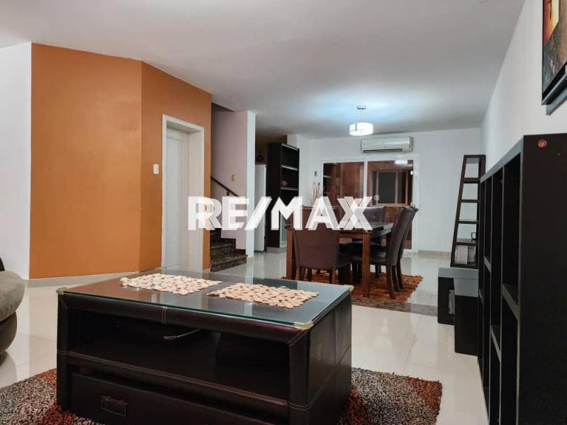 En Venta Casa o TownHouse URB LAS VIRTUDES